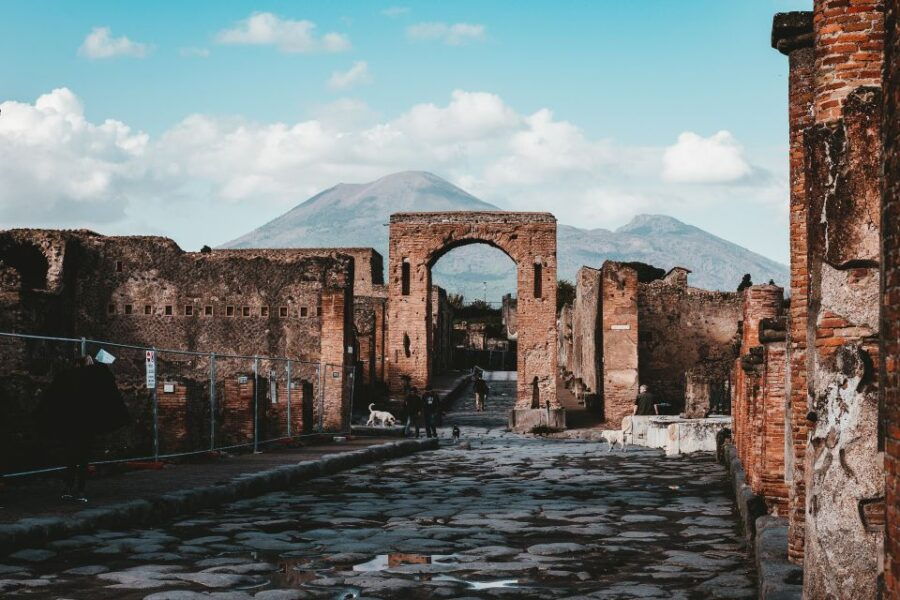Pompeii: Guided Tour and Lunch - Exploring Pompeii with a Knowledgeable Guide