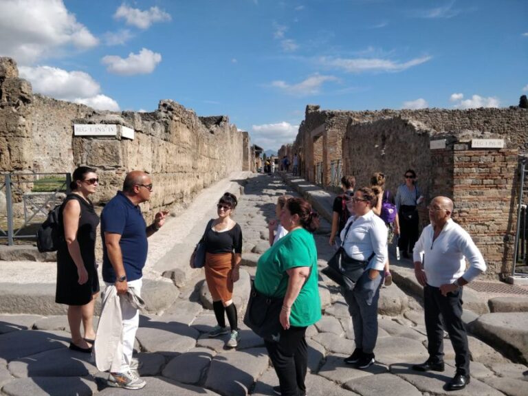 Pompeii Guided Tour with Archeologist