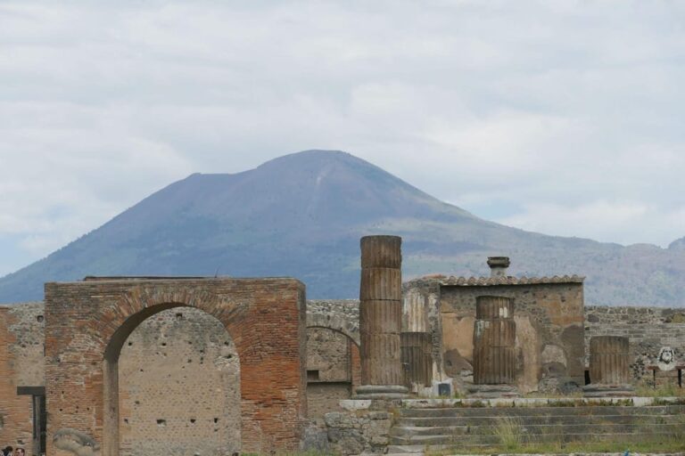 Pompeii & Naples tour from Naples