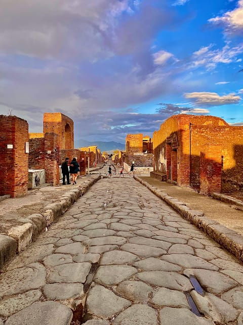 Pompeii sunset Tour: a visit away from the crowds