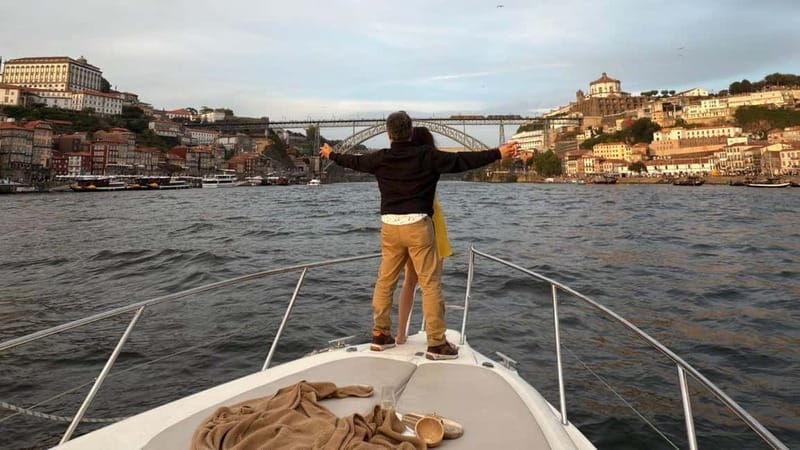 Porto: 6 Bridges Yacht Cruise with Local Wine & Snacks - Cruising into the Heart of Porto: Passing the Bridges