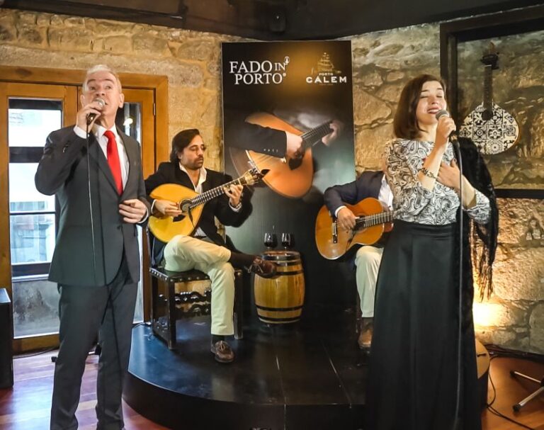 Porto: Cálem Cellar Tour, Fado Show & Wine Tasting