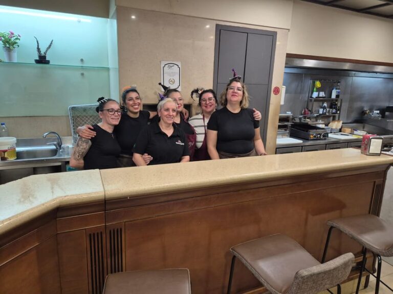 Porto: Food and Wine Walking Tour with José