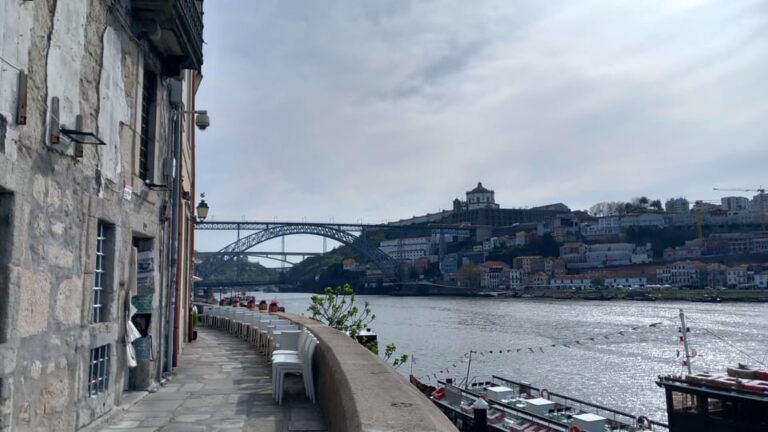 Porto Historic Center: Small Group Walking Tour & Cathedral