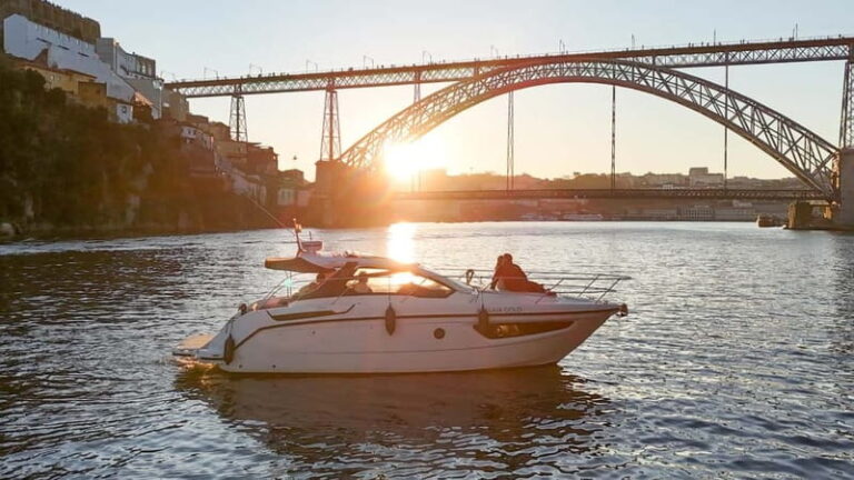 Porto: Private Yacht Cruise with Local Wines & Snacks