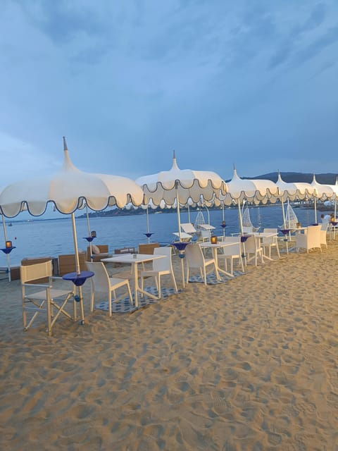 Porto Santo Stefano: La Caletta beach club – Cocktails under the umbrella