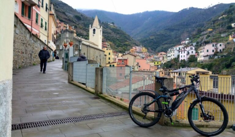 Portofino: E-bike tour 4 hours, riding the Italian riviera