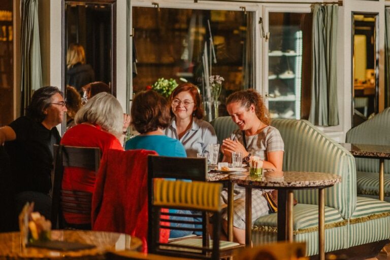 Prague: Award-Winning Old Town Food Tour with Four Drinks