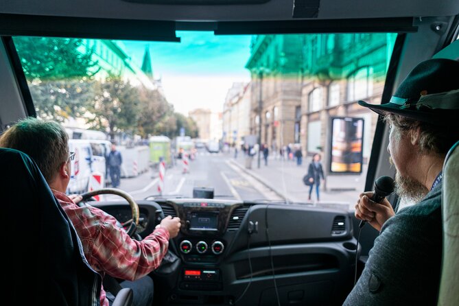 Prague Combo: Castle Guided Tour, Bus and Optional Boat