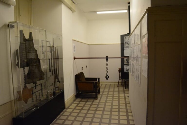 Prague: Gestapo Headquarters Tour in Spanish