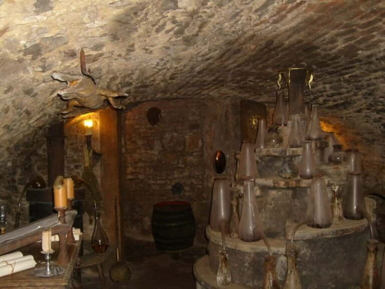 Prague Old Town, Underground and House of Alchemy Tour