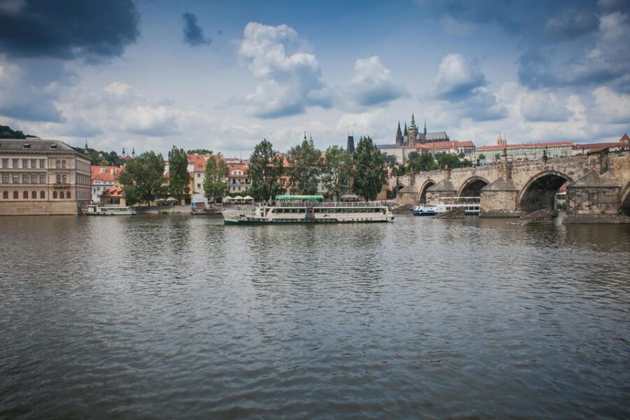 Prague: Vltava River Evening Dinner Cruise - What to Expect on the Vltava River Dinner Cruise