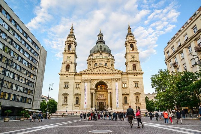 Private 4-hour Walking Tour of Budapest with official tour guide