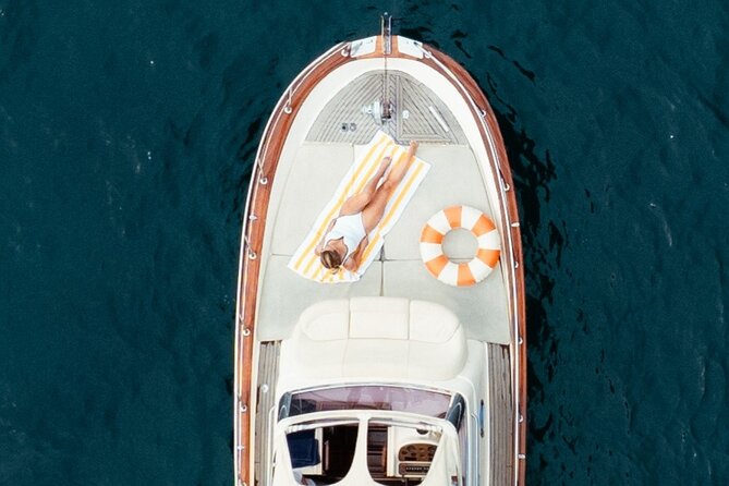 Private Boat Tour Along the Amalfi Coast from Positano