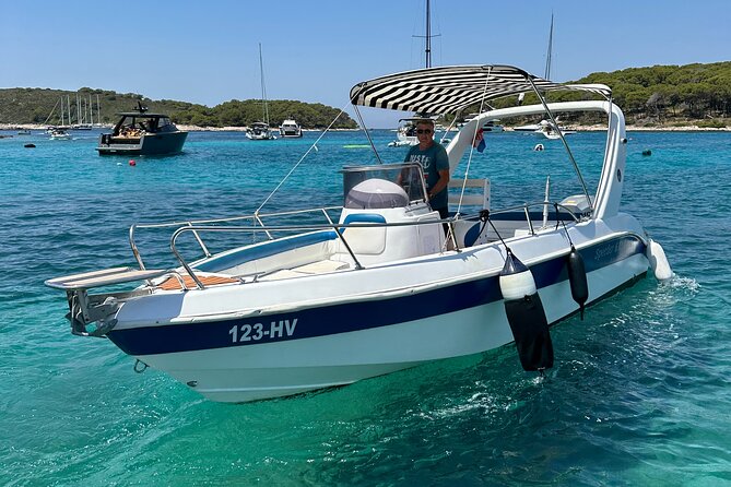 Private Boat Tour to Red Rocks and Paklinski Islands.