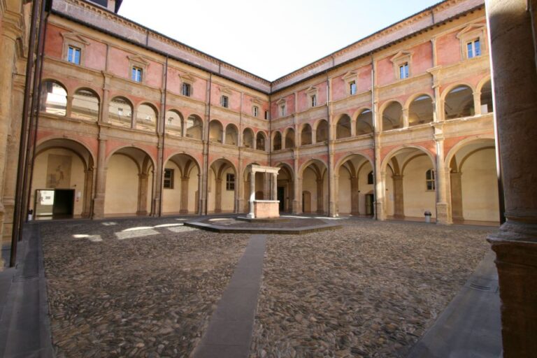 Private Bologna City & Europe Oldest University Guided Tour