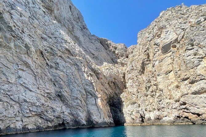 Private Caldera Cruise with Motor Yacht in Santorini