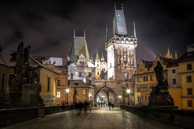 Private Car Transfer from Vienna to Prague with 2h of Sightseeing