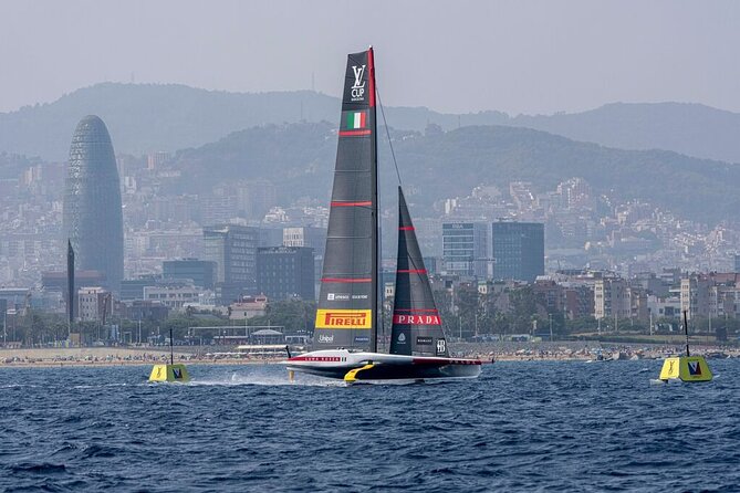 Private sailing tour with aperitif in Barcelona
