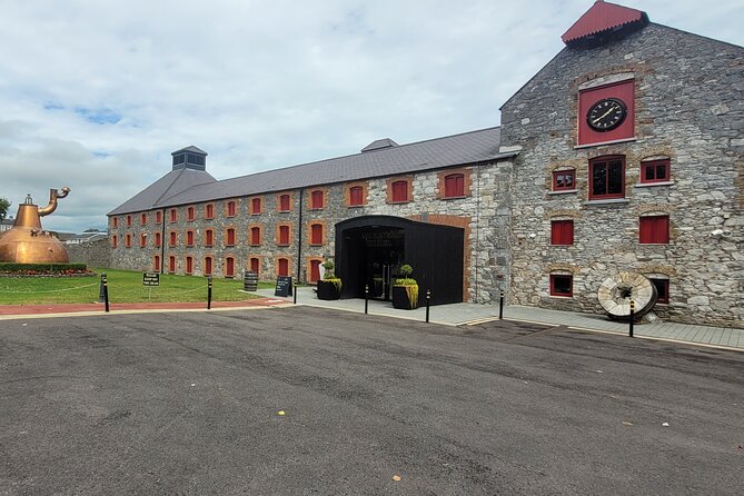Private Taxi Tour of Blarney Castle, jameson Distillery and Cobh