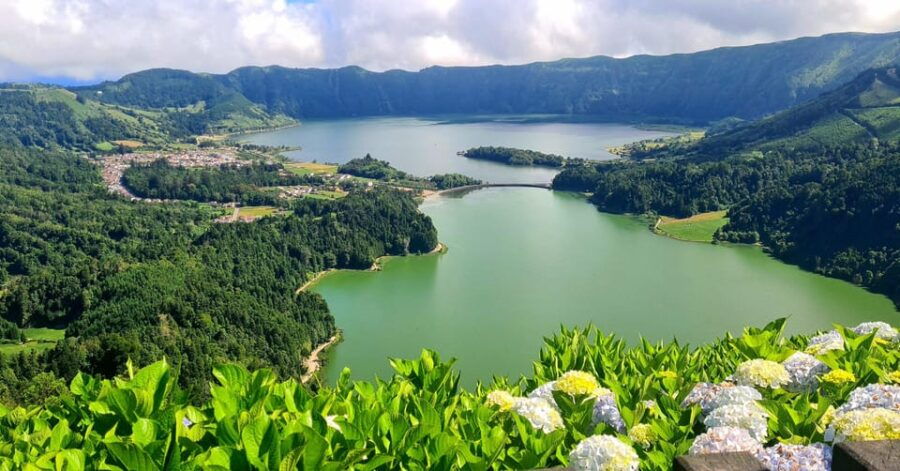 Private Tour Half Day Sete Cidades and pineapple production - Discovering the Beauty and Charm of São Miguel’s West Coast