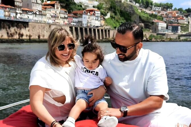Private Tour in Douro, with tasting,on a Yacht for up to 5 People