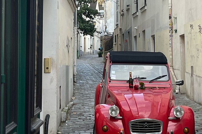 Private tour Paris Montmartre 1 hour in Citroën 2CV