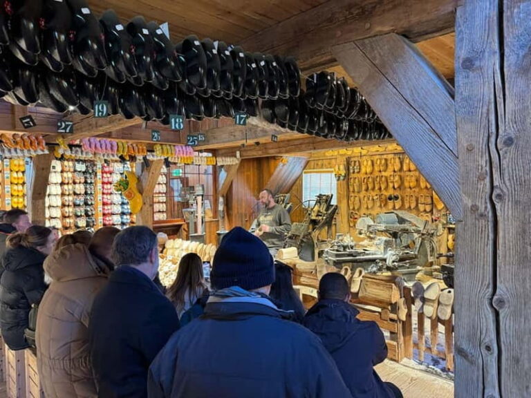 Private tour to Zaanse Schans &Volendam: Cheese, Windmills