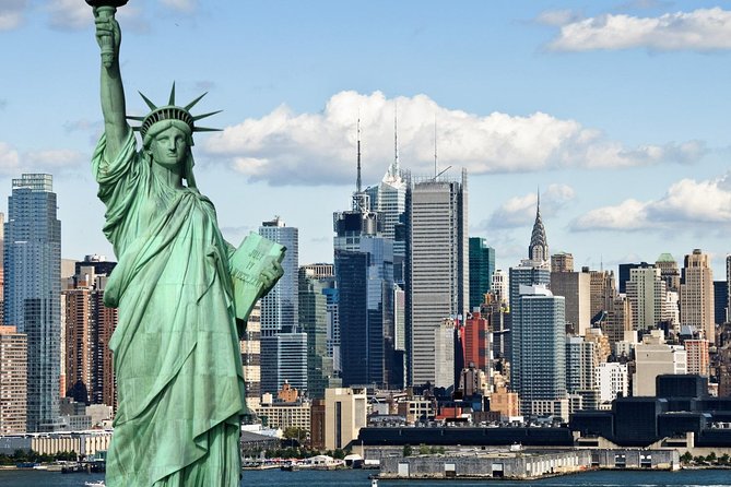 Private Transfer: New York to Newark Airport EWR by Luxury SUV