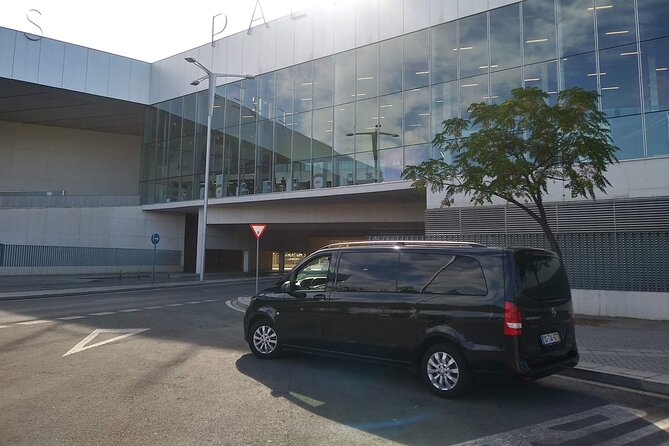 Private Transport between the city of Porto and AHD Airport