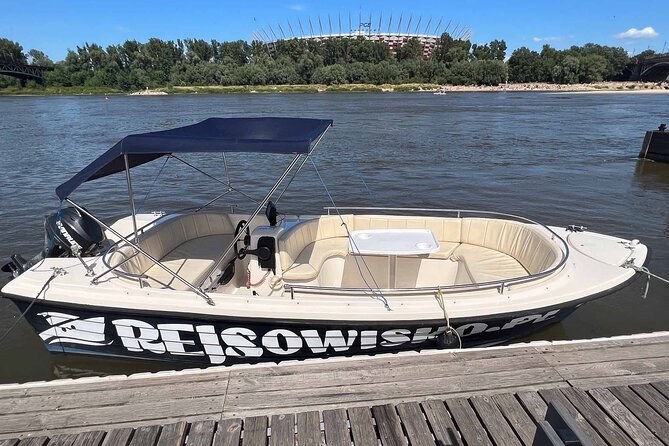 Rental of Motorboat for 5 on Vistula in Warsaw no Licenses Needed