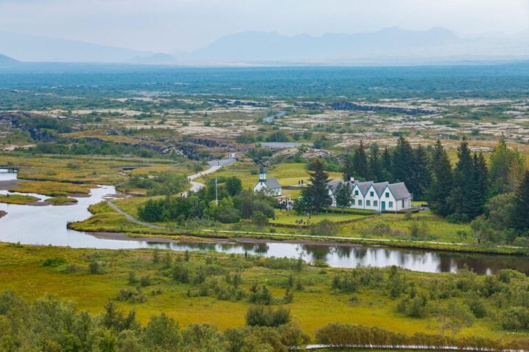 Reykjavik: Golden Circle, Crater & Blue Lagoon Minibus Tour