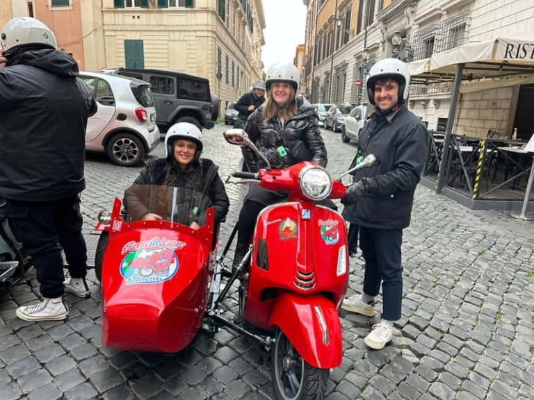 Rome 1.5 hours Private tour in Vespa Sidecar vintage style