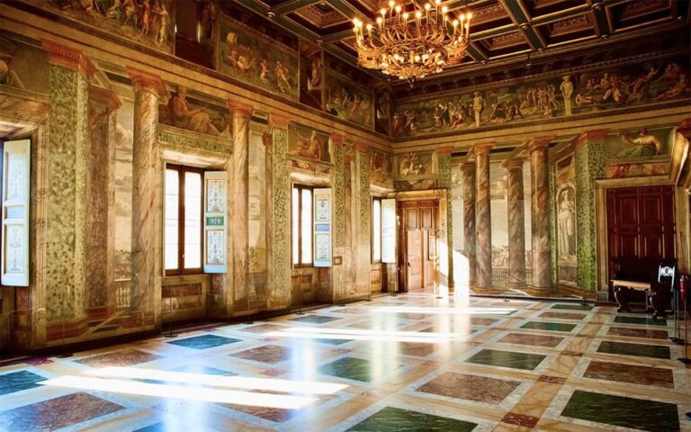Rome: Villa Farnesina and Trastevere’s alleys Walking Tour