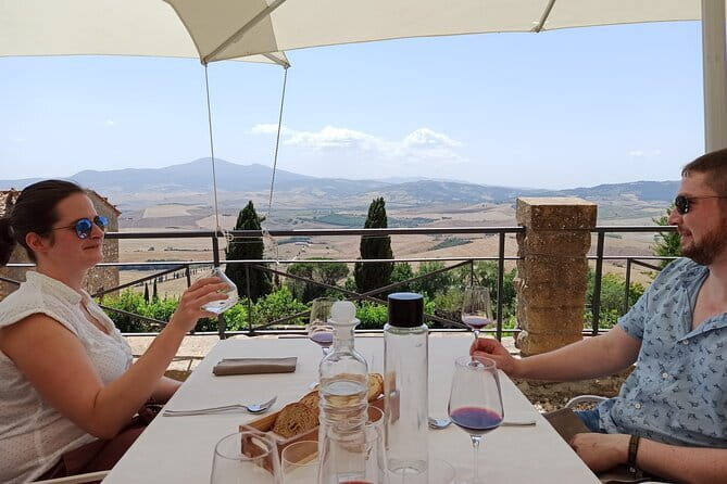 Rosso and Brunello di Montalcino Wine Tour Including Lunch and Visit to 2 Local Wineries