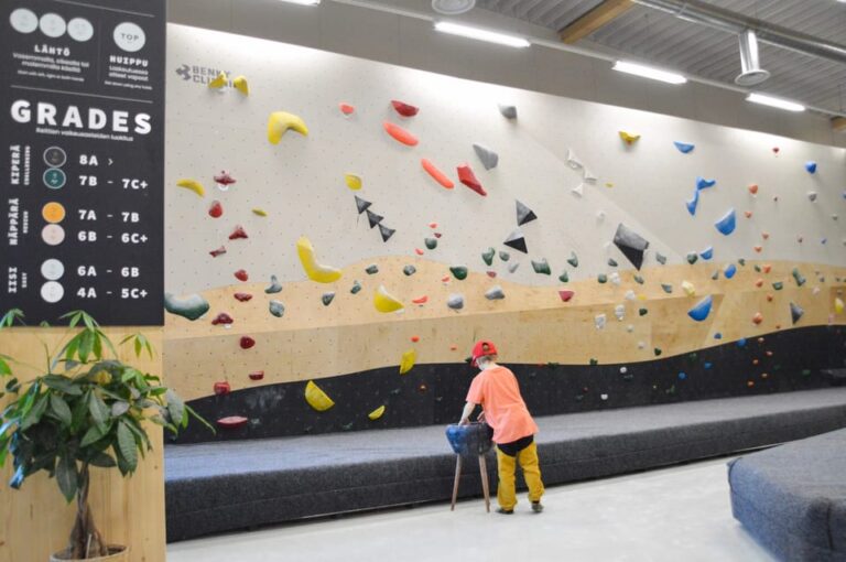 Rovaniemi: Indoor Climbing Experience with Instructor