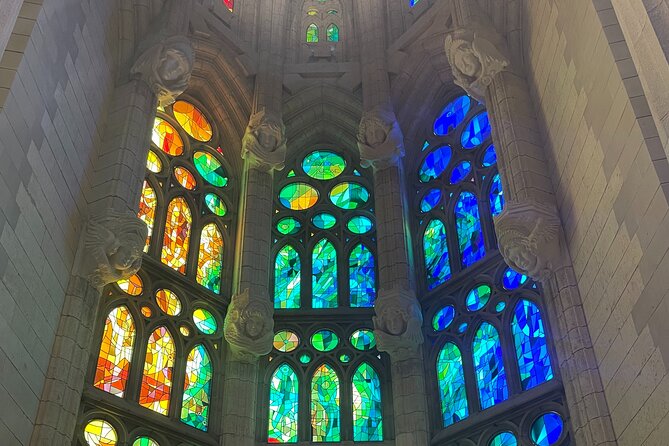 Sagrada Familia and Park Guell Guided Tour with Transport