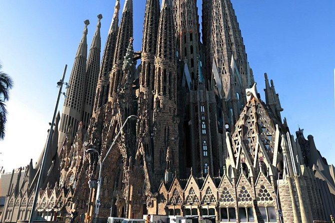Sagrada Familia Guided Tour with Fast-Track Entry - The Highlights of the Tour