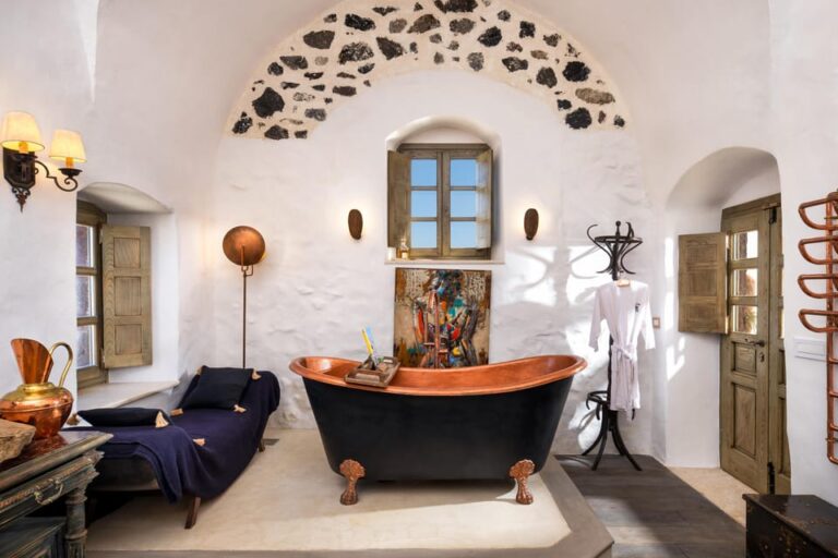 Santorini: 4-Day/3 nights Alternative historical experience
