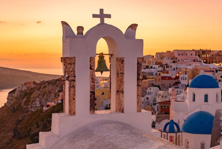 Santorini: Romantic Sunset Caldera Cruise with Dinner