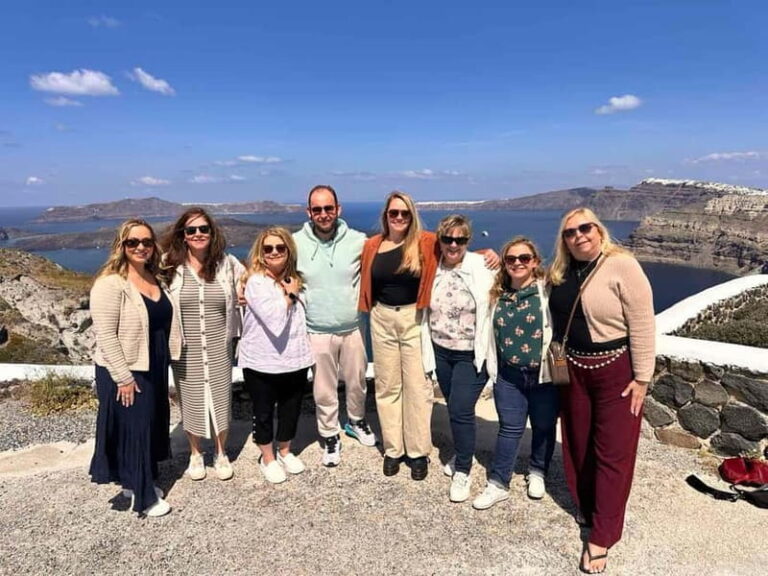Santorini: Small Group Sightseeing Tour with a Local Guide