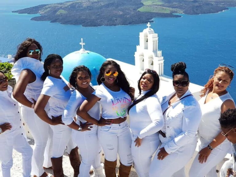Santorini:Private Top Highlights & Hidden Gems Tour