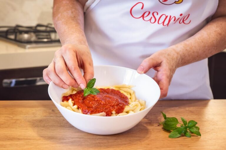 Selinunte: Pasta and Tiramisu Cooking Class with a Local
