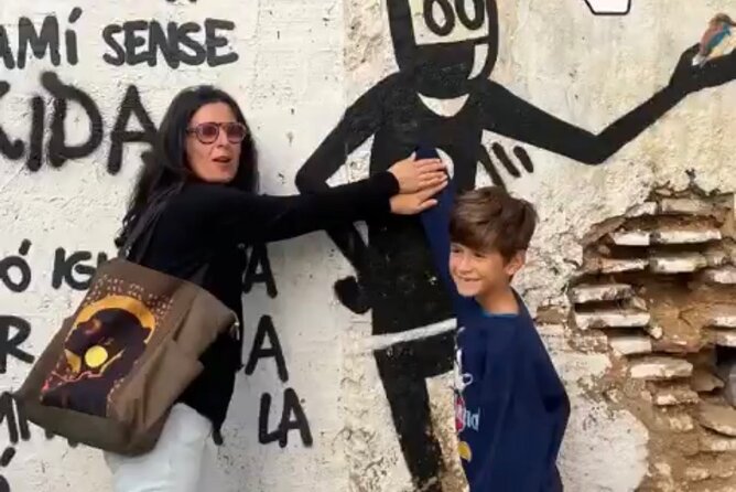 Small-Group Graffiti Tour and Workshop in El Carmen