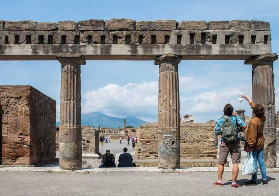 Sorrento: Pompeii and Mount Vesuvius Day Trip with Guide - Exploring Pompeii: A Walk Through Time