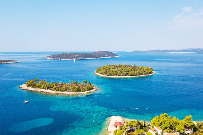 Speedboat Blue Lagoon & 3 Islands tour from Trogir