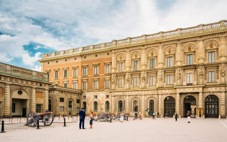 Stockholm: Old Town Highlights Private Walking Tour