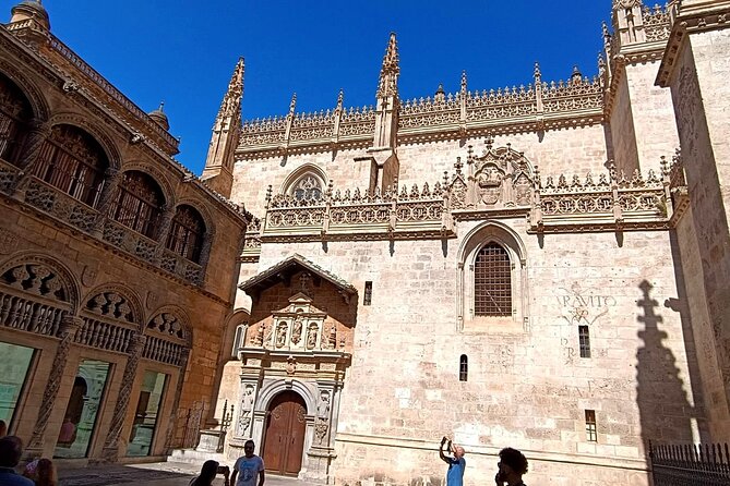 Stroll through Granada: historic center and Albayzín
