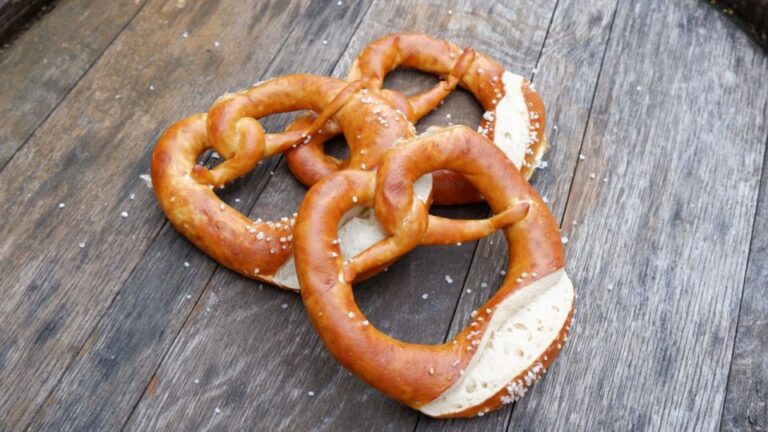 Stuttgart: Swabian Cuisine Guided Walking Tour with Tastings