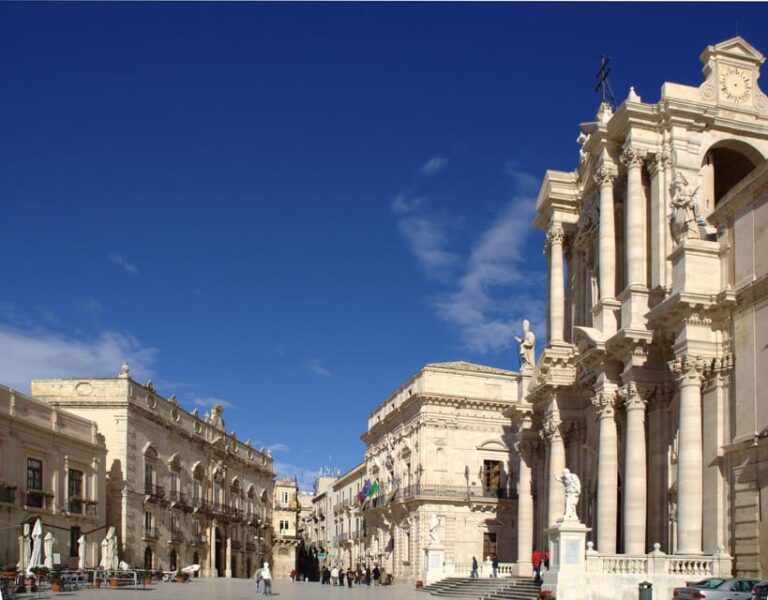 Syracuse: sunset tour and fresh seafood aperitif